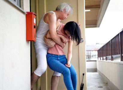 Nữ thư ký bị sếp chuốc thuốc mê ở khách sạn
